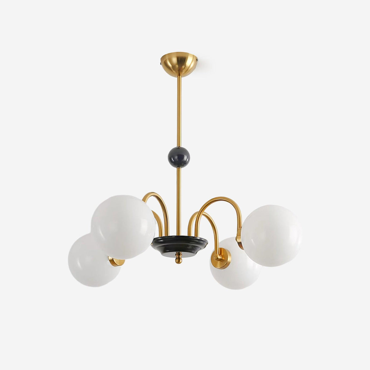 Moderne kroonluchter met gebogen armen en bolvormige kapjes, retro stijl voor eetkamer