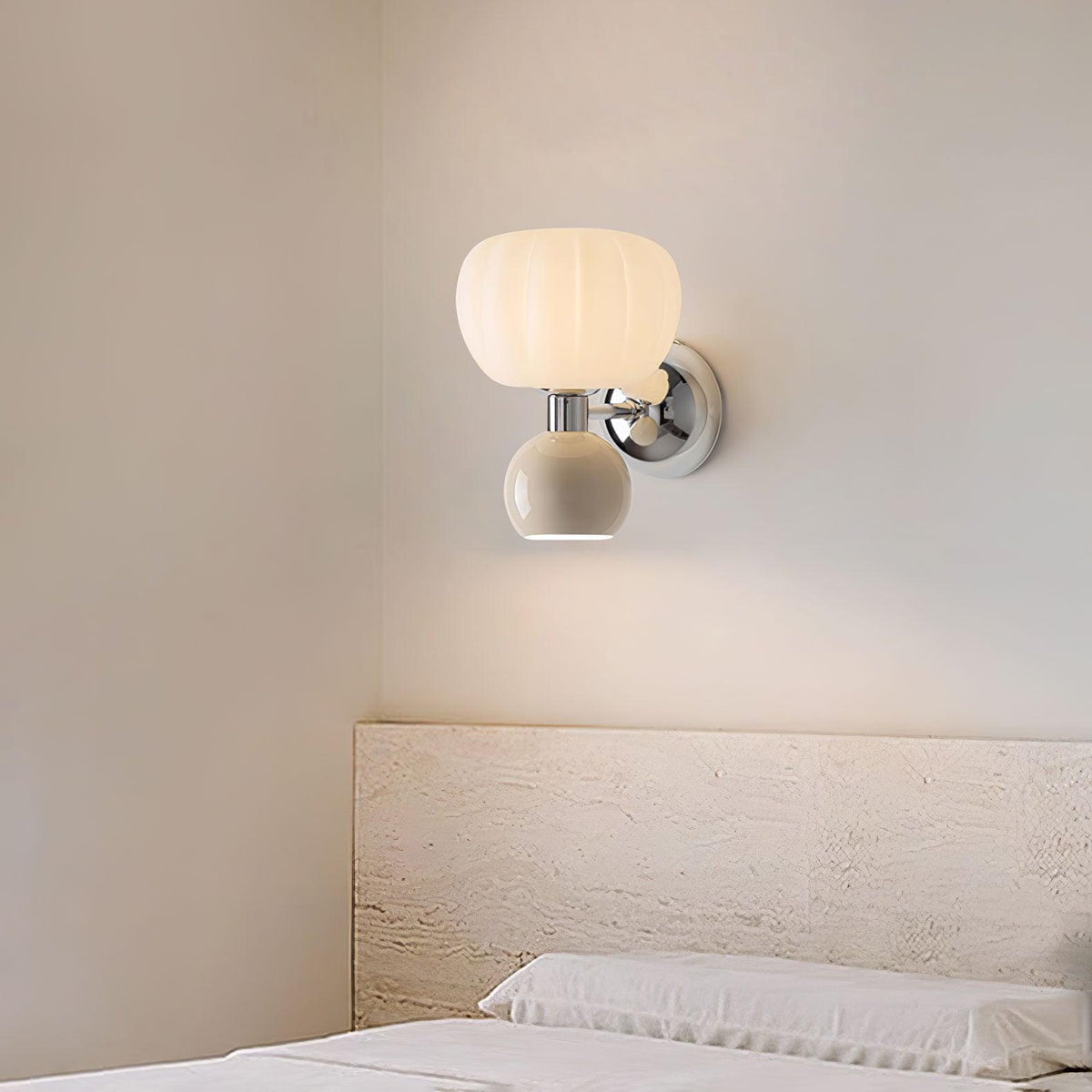 Jorvin Noordse kunstzinnige wandlamp van crèmekleurige kunststof