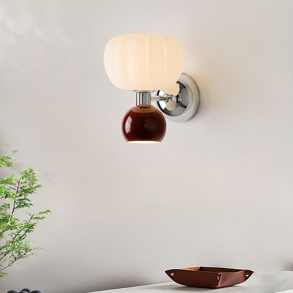 Jorvin Noordse kunstzinnige wandlamp van crèmekleurige kunststof