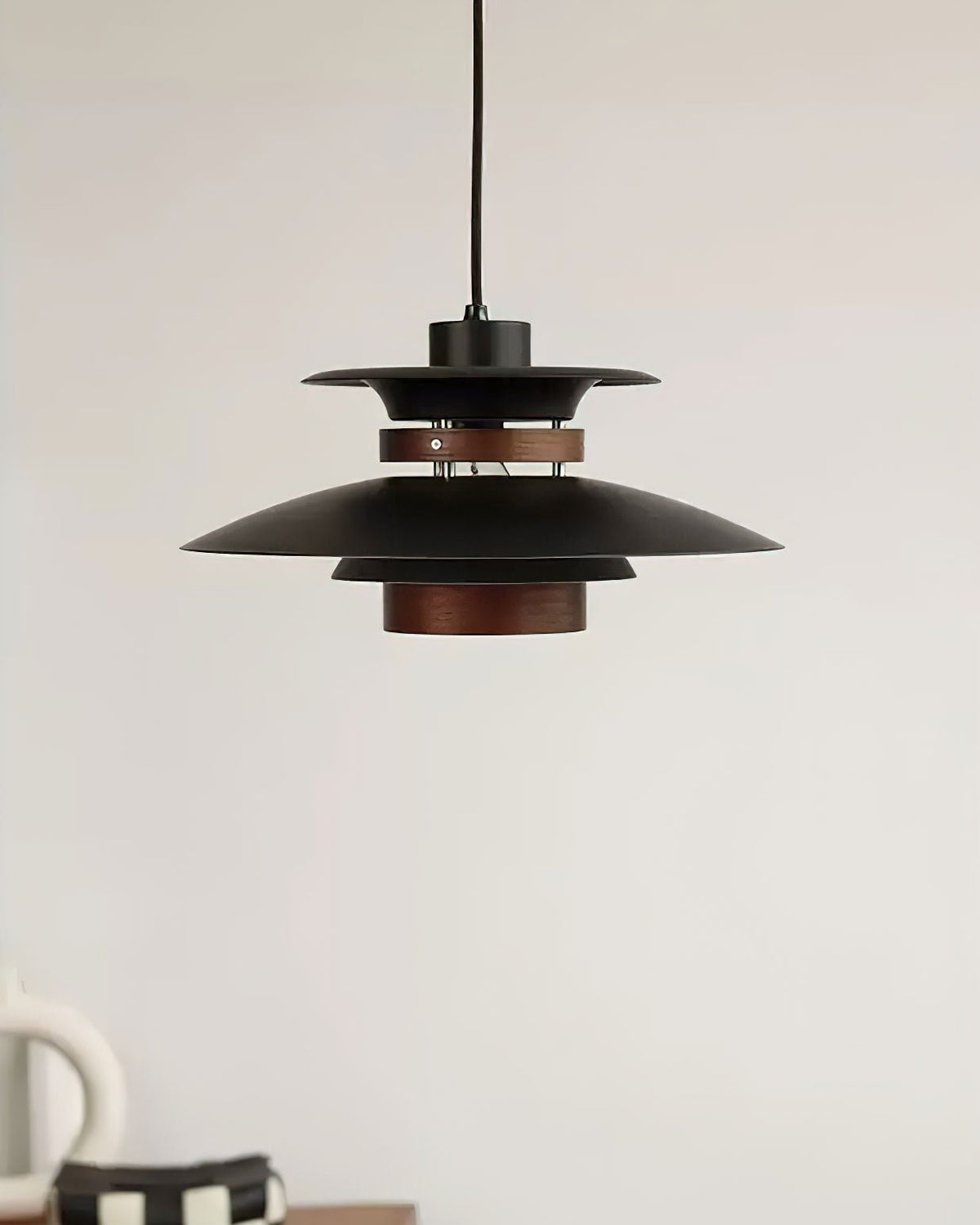 Sylelenne hanglamp van hout en staal