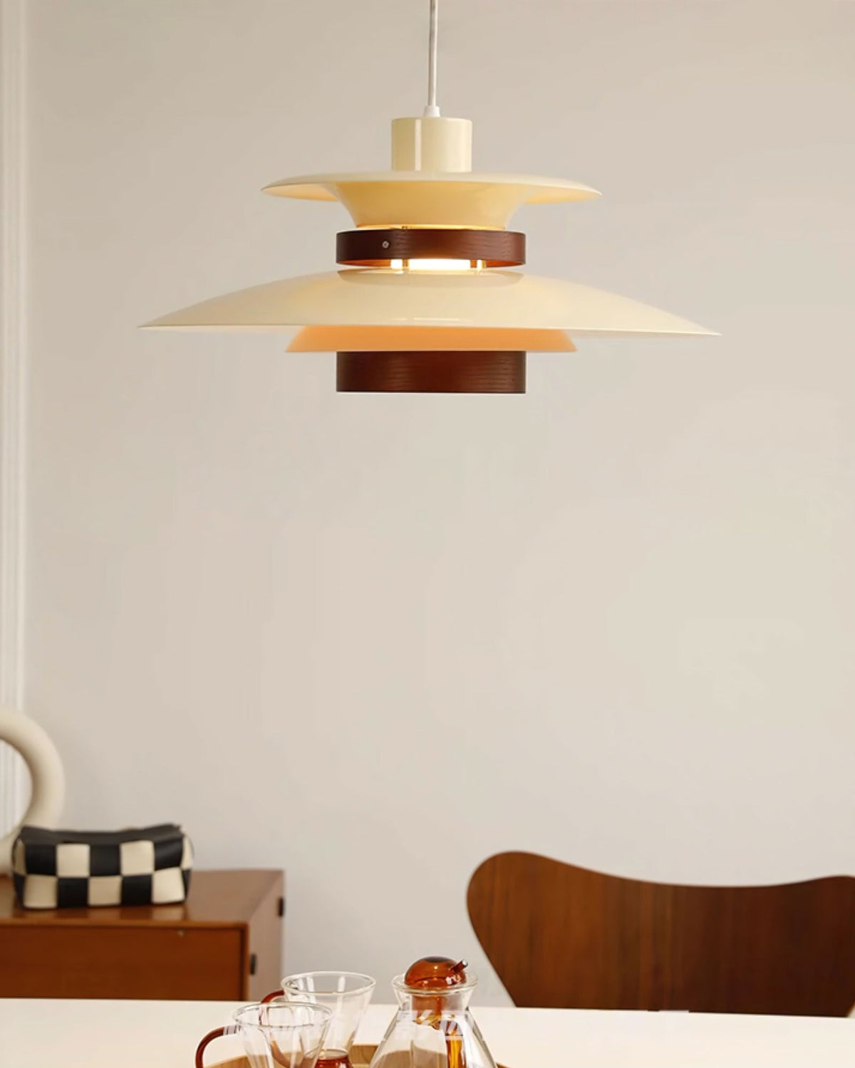 Xyla hanglamp van hout met gelagen kapje Scandinavisch voor eetkamer