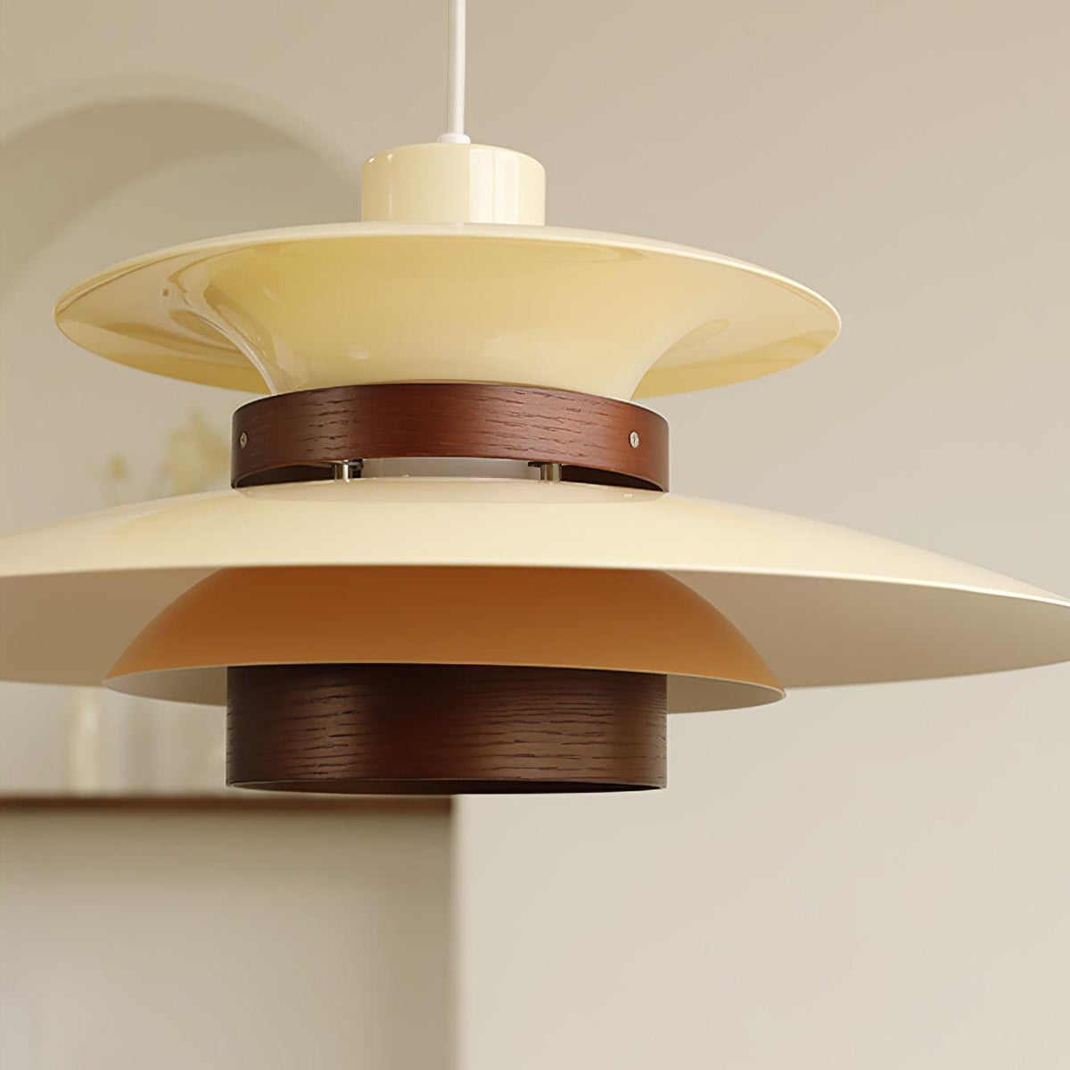 Xyla hanglamp van hout met gelagen kapje Scandinavisch voor eetkamer