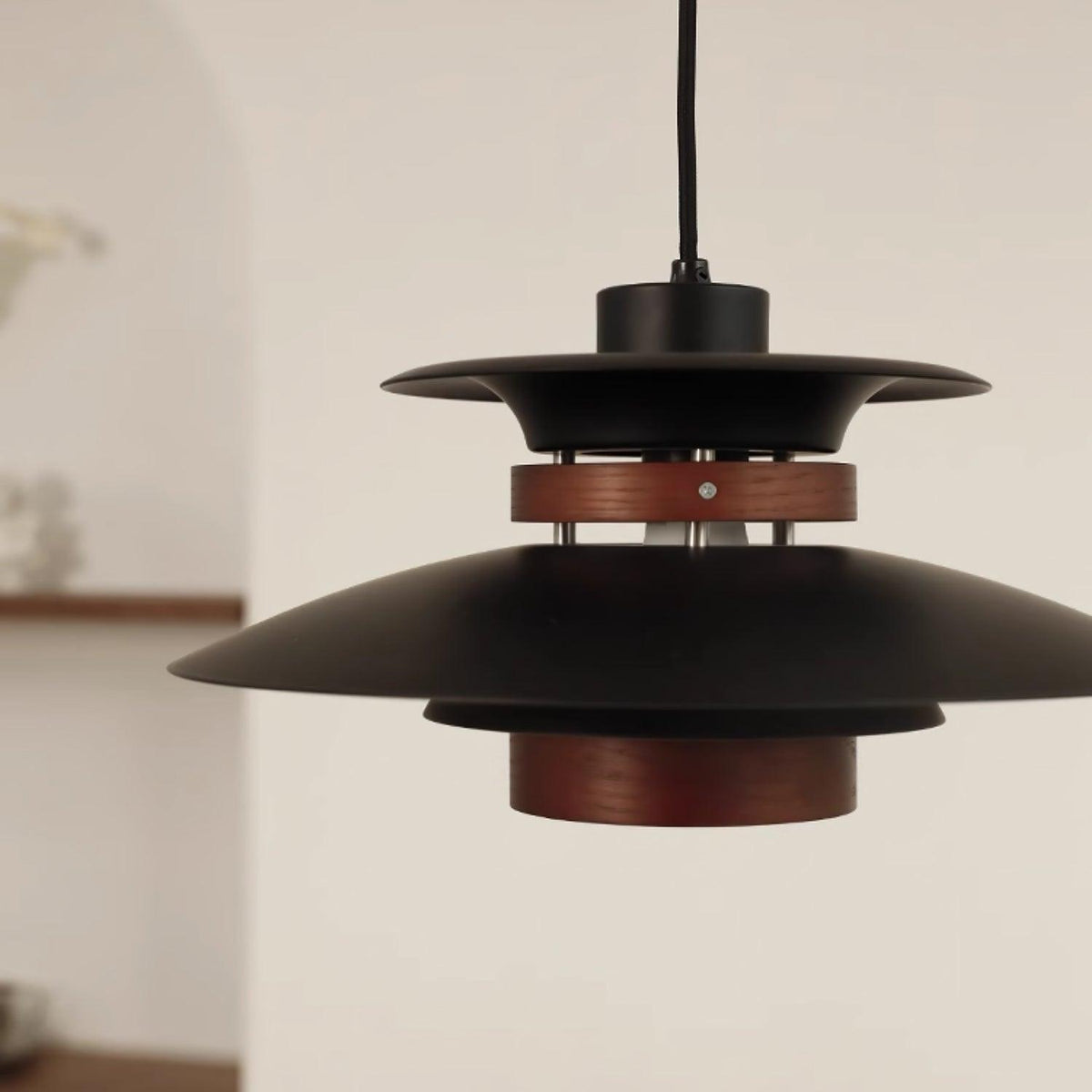 Xyla hanglamp van hout met gelagen kapje Scandinavisch voor eetkamer