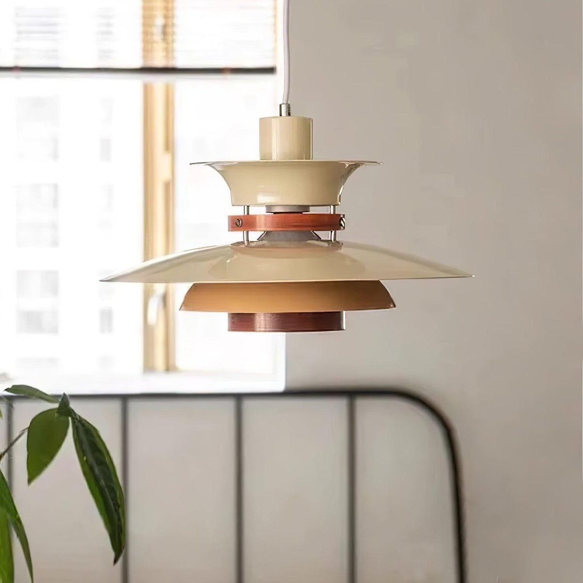 Sylelenne hanglamp van hout en staal