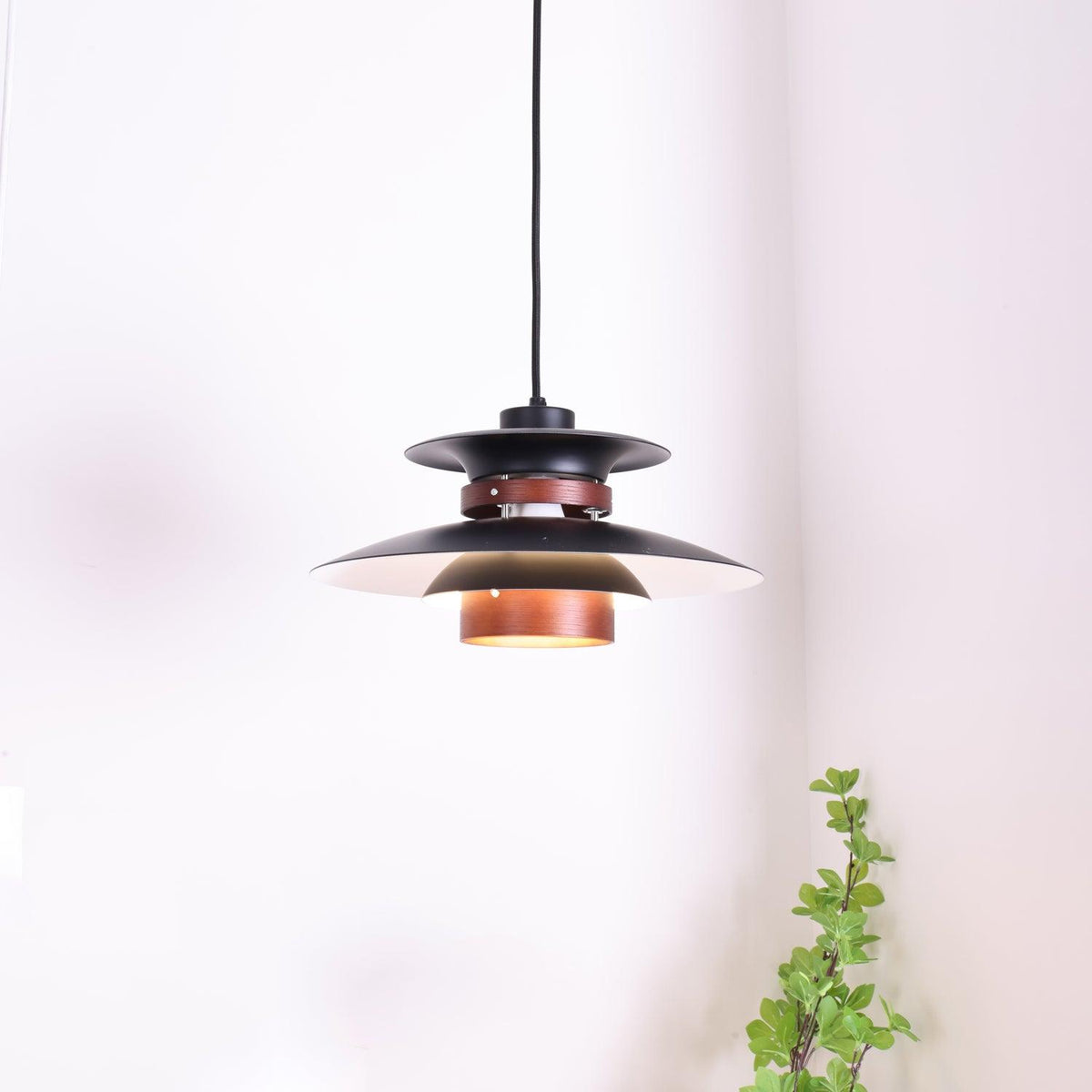 Sylelenne hanglamp van hout en staal