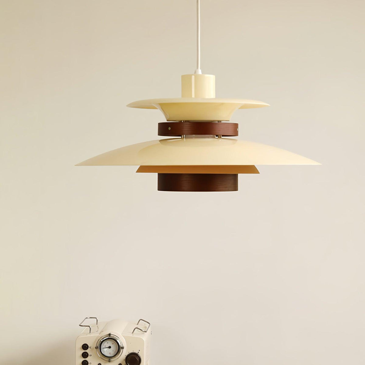 Xyla hanglamp van hout met gelagen kapje Scandinavisch voor eetkamer