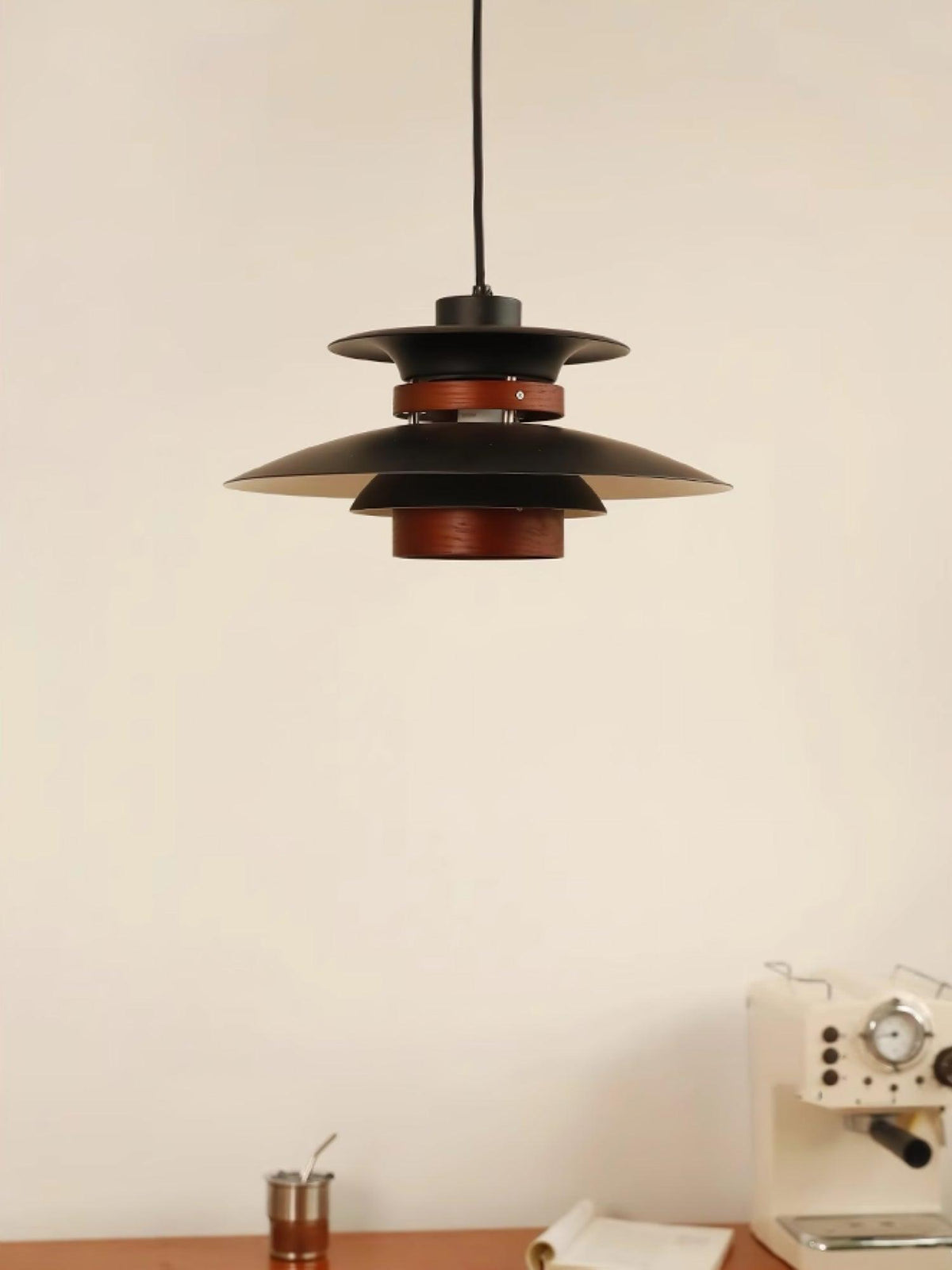 Sylelenne hanglamp van hout en staal