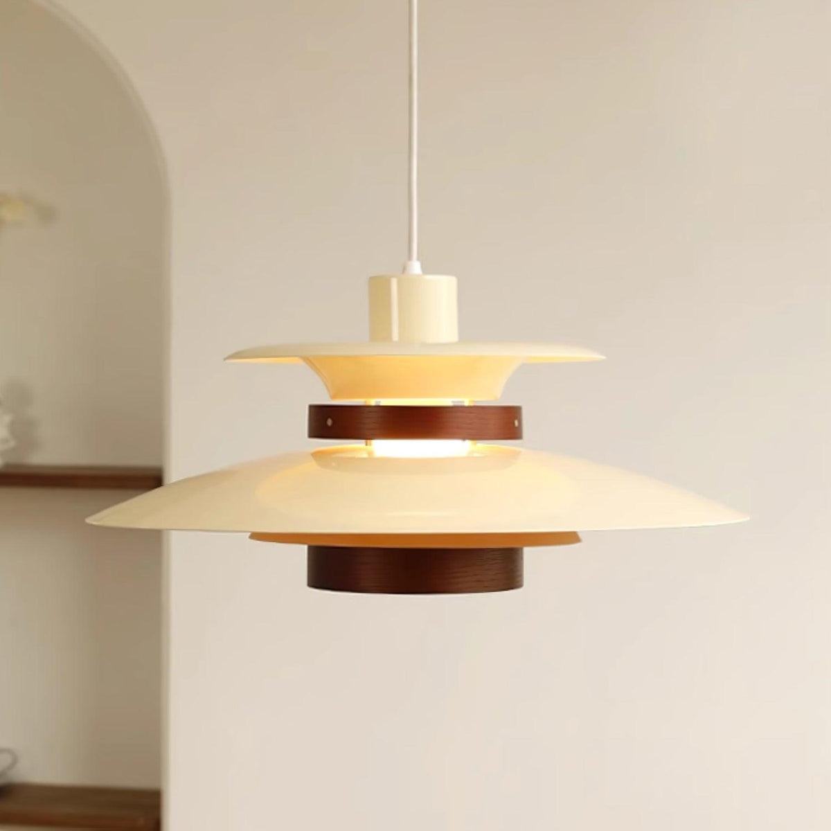 Xyla hanglamp van hout met gelagen kapje Scandinavisch voor eetkamer