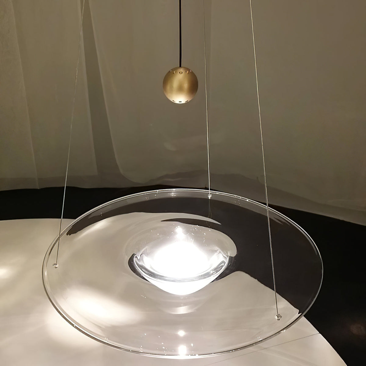 Aurivine hanglamp van messing met minimalistisch ontwerp