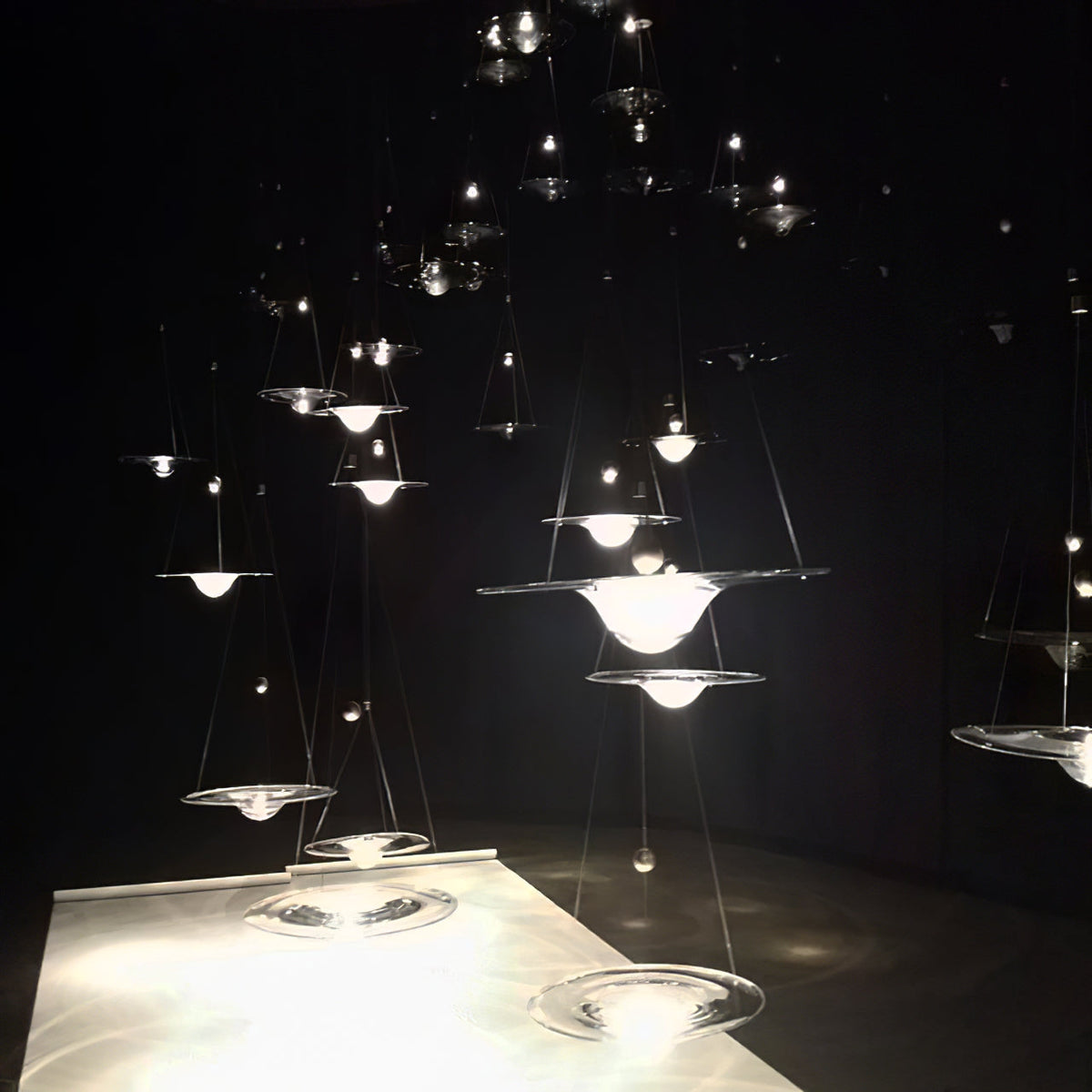 Aurivine hanglamp van messing met minimalistisch ontwerp