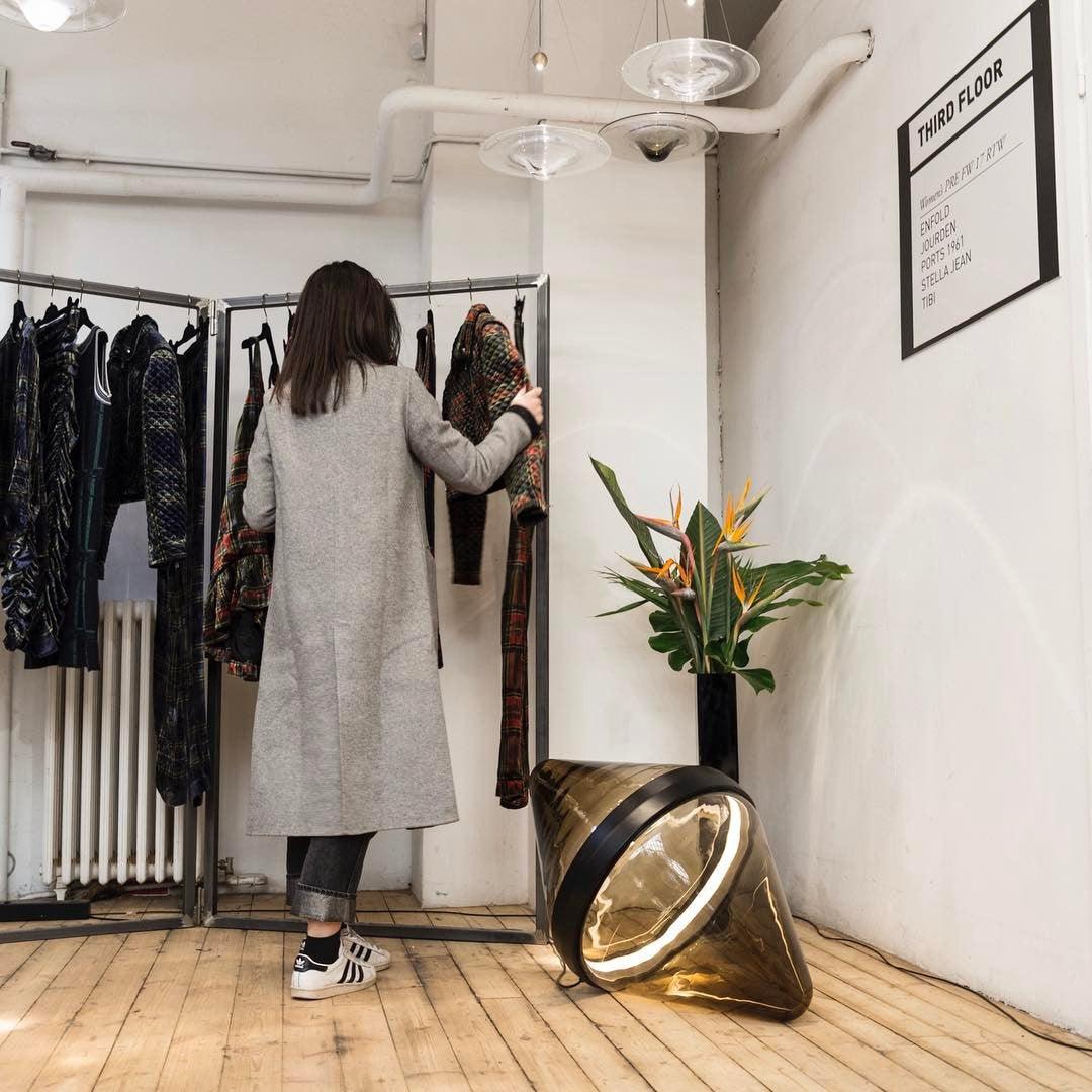Aurivine hanglamp van messing met minimalistisch ontwerp