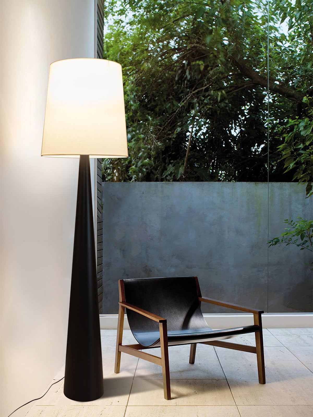 Linania vloerlamp met stoffen kap in minimalistisch ontwerp