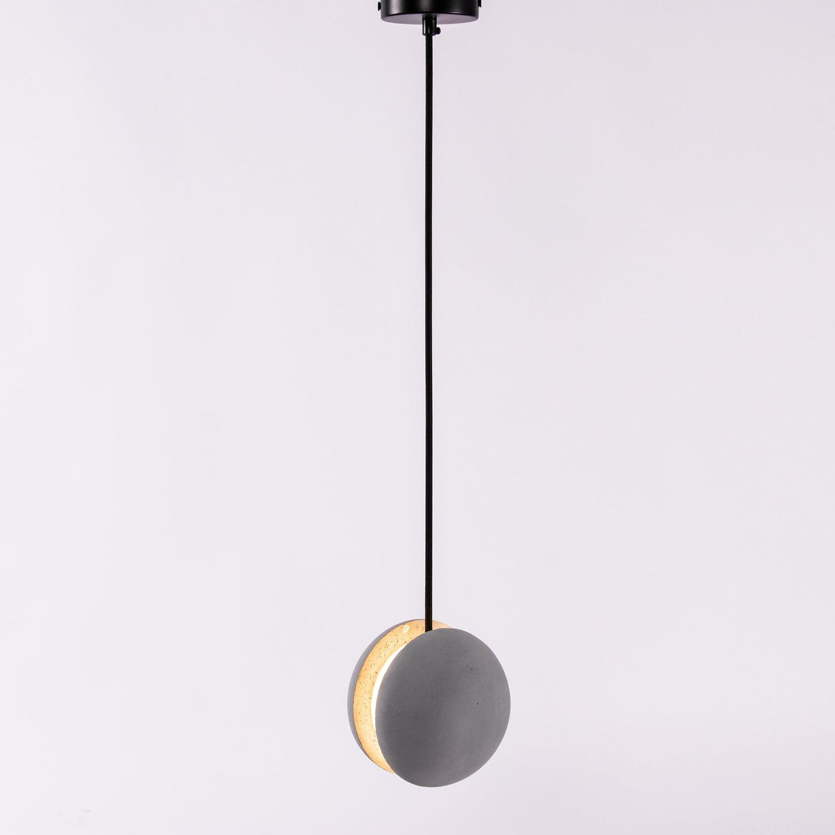 Umi hanglamp van beton met bolvormige maan Minimalistisch