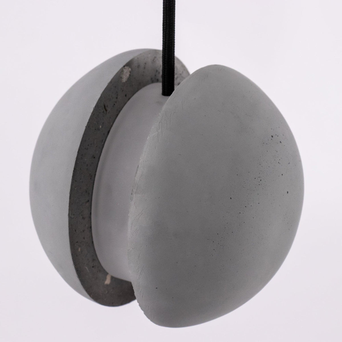Umi hanglamp van beton met bolvormige maan Minimalistisch