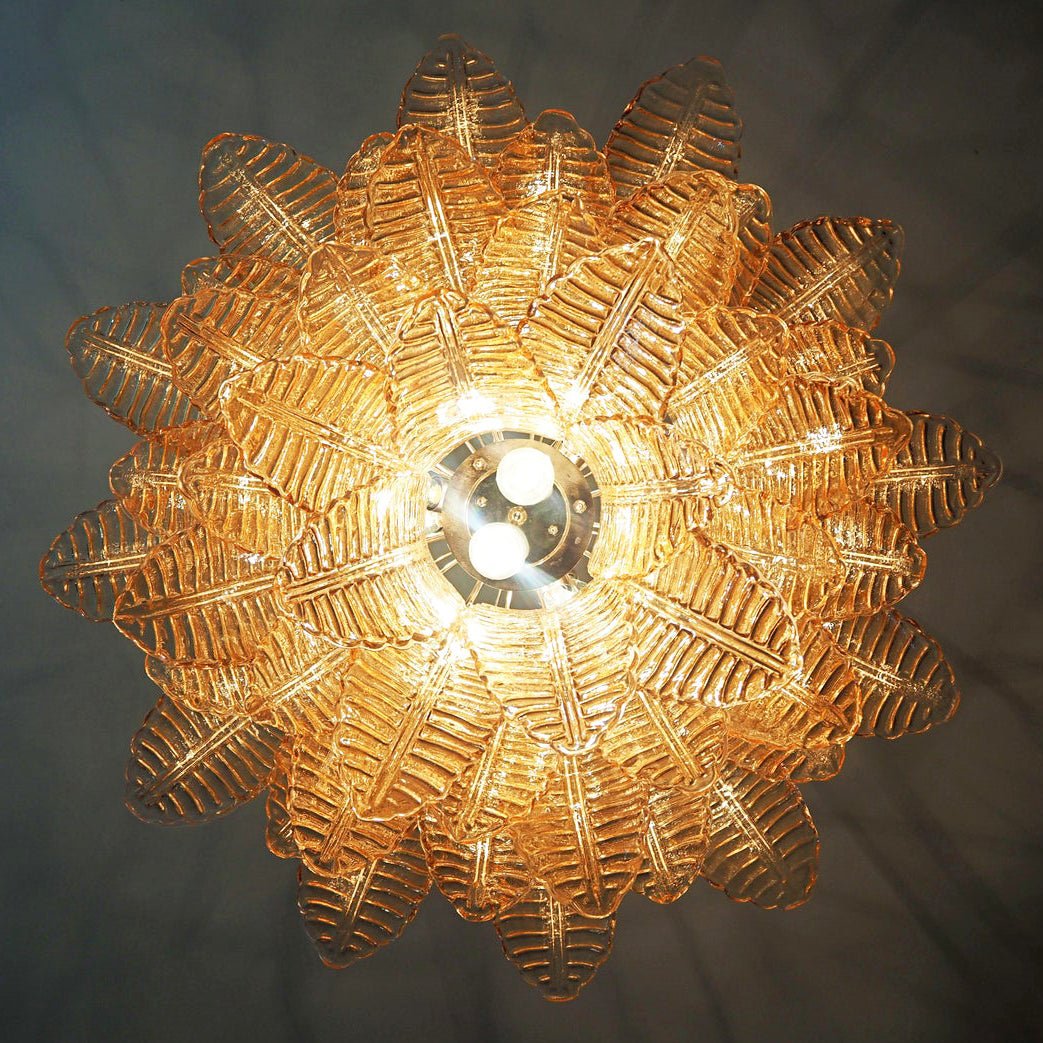 Lioreelle kroonluchter van glas met amberglasbladeren, gelagen Venetiaanse elegantie