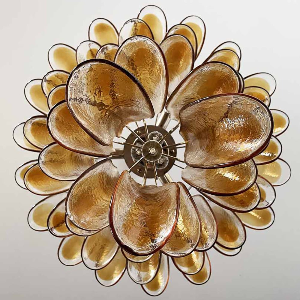 Celorian kroonluchter met amberkleurige Murano-glasbloemblaadjes in gelaagde lotusbloemen met bloemblaadjes