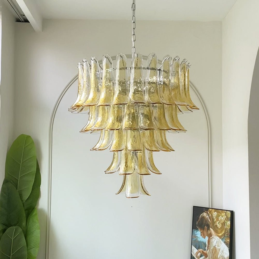 Celorian kroonluchter met amberkleurige Murano-glasbloemblaadjes in gelaagde lotusbloemen met bloemblaadjes