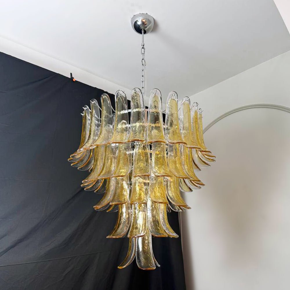 Celorian kroonluchter met amberkleurige Murano-glasbloemblaadjes in gelaagde lotusbloemen met bloemblaadjes