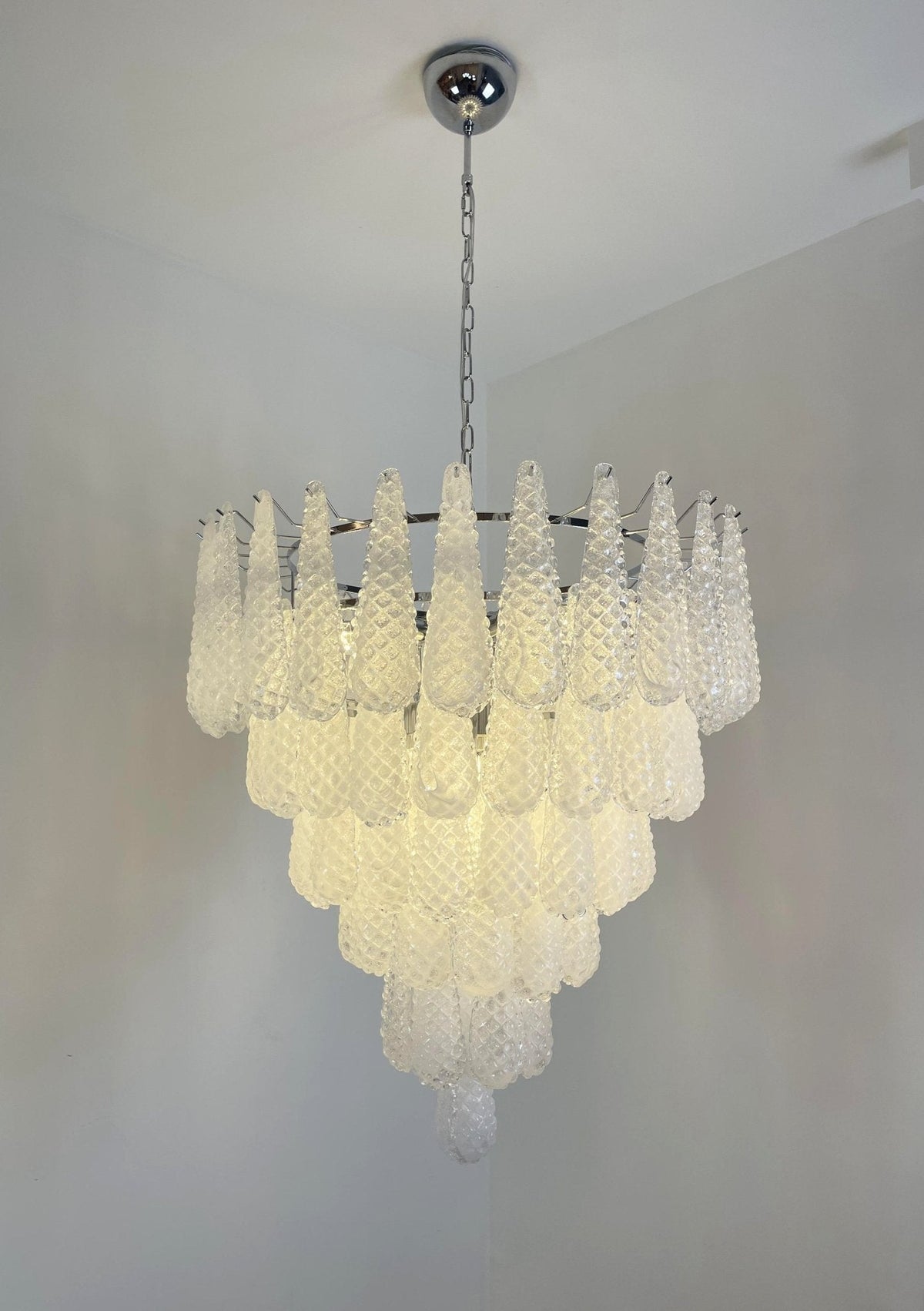 Velerian kroonluchter met textuur in Murano-glas