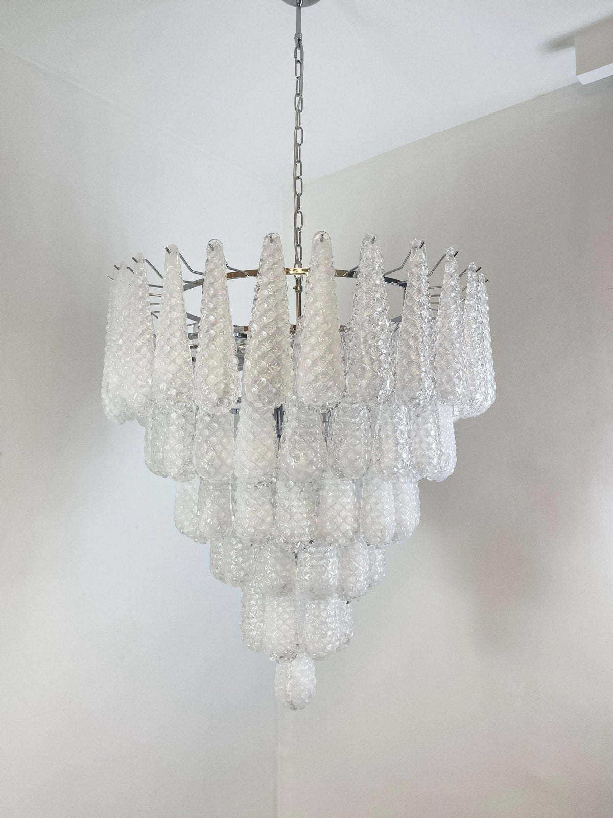 Velerian kroonluchter met textuur in Murano-glas