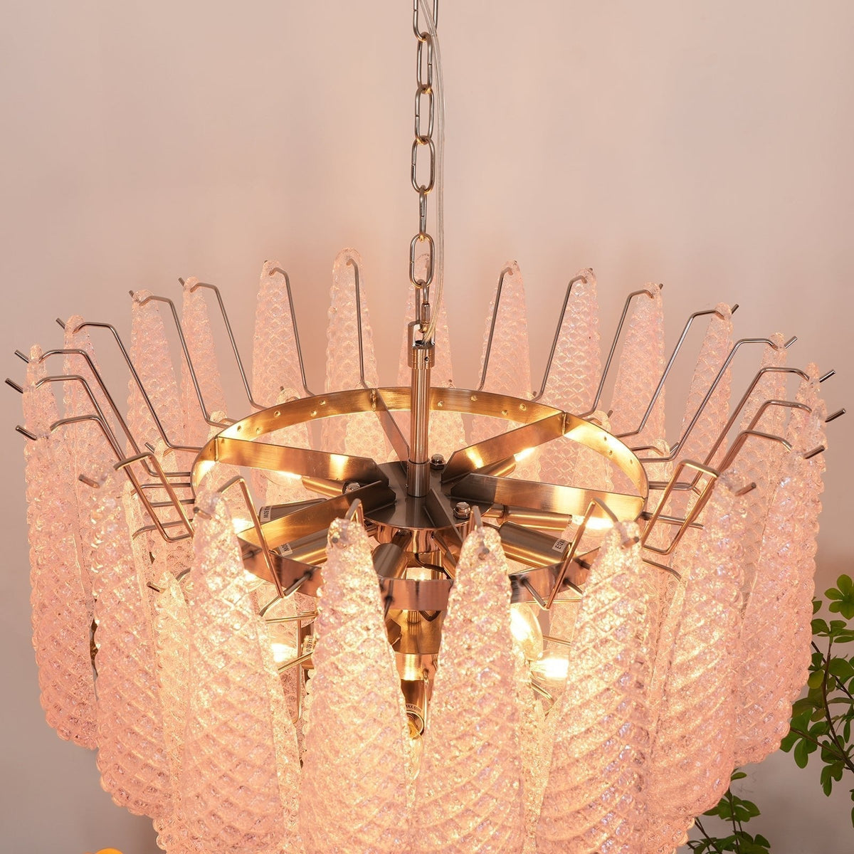Cirelian kroonluchter met roze druipende cascade romantisch