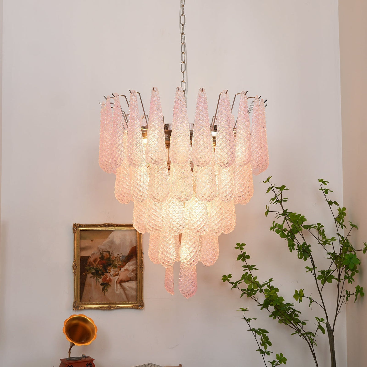 Cirelian kroonluchter met roze druipende cascade romantisch