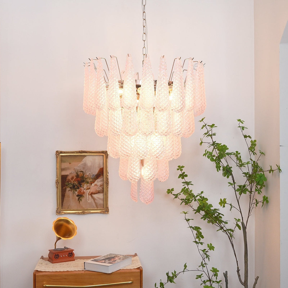 Cirelian kroonluchter met roze druipende cascade romantisch