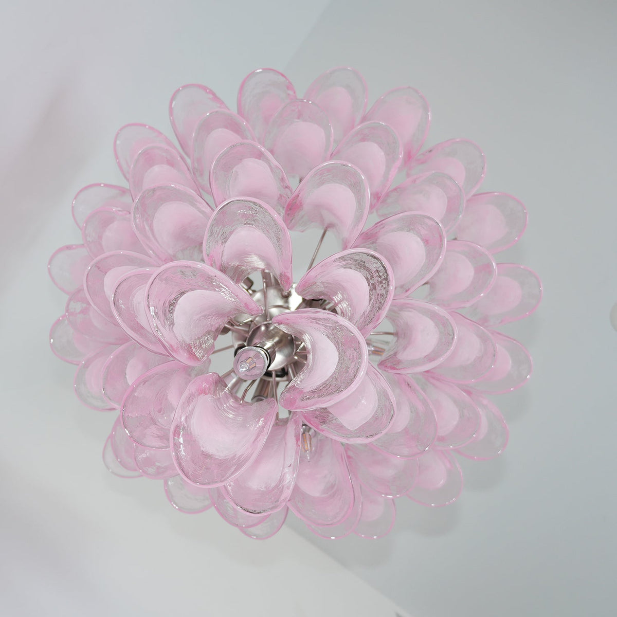 Velorira kroonluchter met roze Murano-glas bloemblaadjes cascade