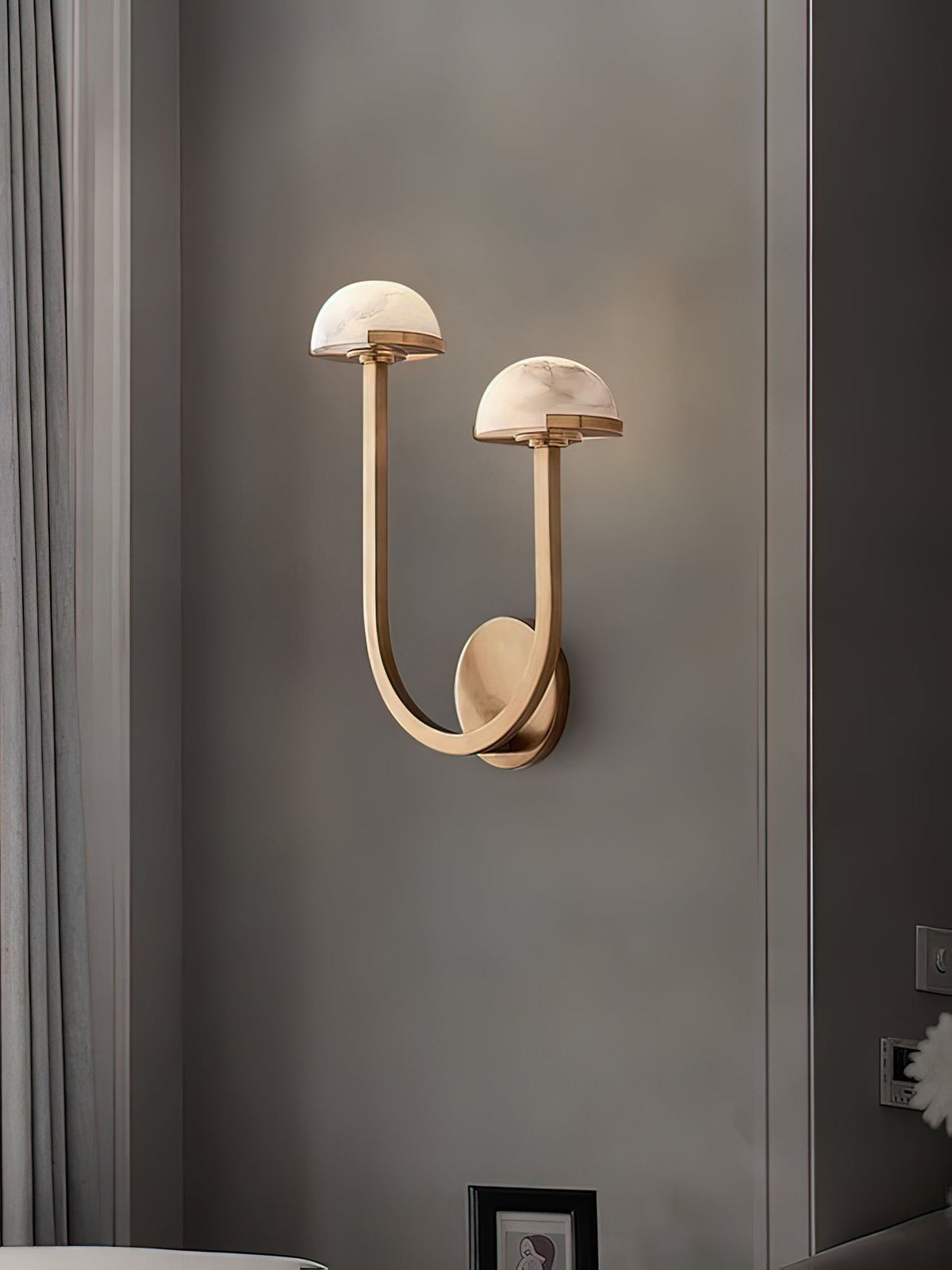 Vitalira dubbele albasten wandlamp met goudkleurige afwerking