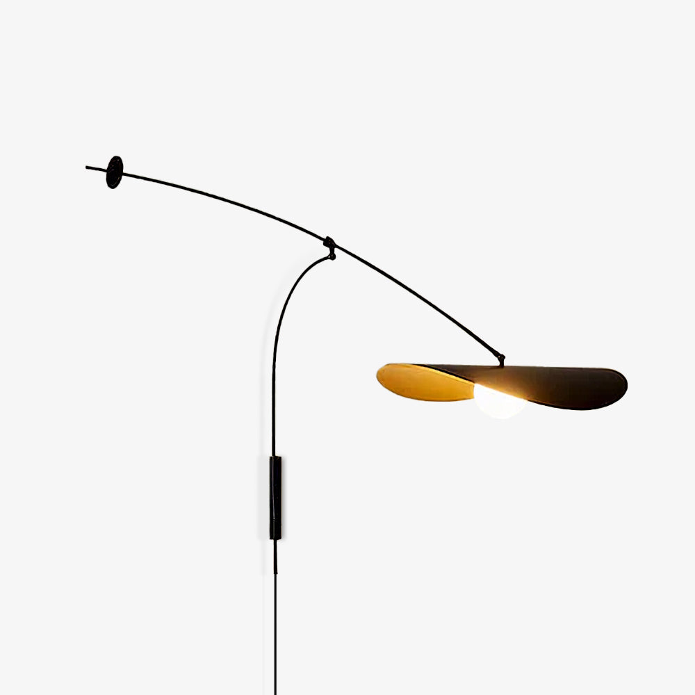 Tirove wandlamp van glas in minimalistisch ontwerp