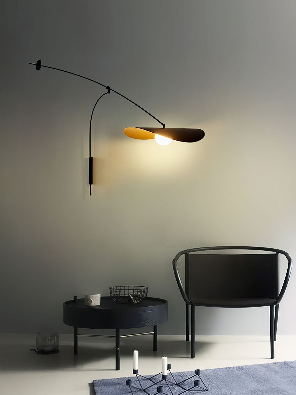 Tirove wandlamp van glas in minimalistisch ontwerp