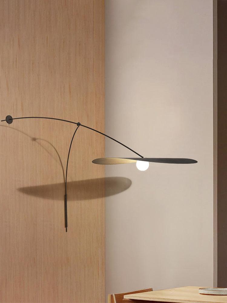 Tirove wandlamp van glas in minimalistisch ontwerp