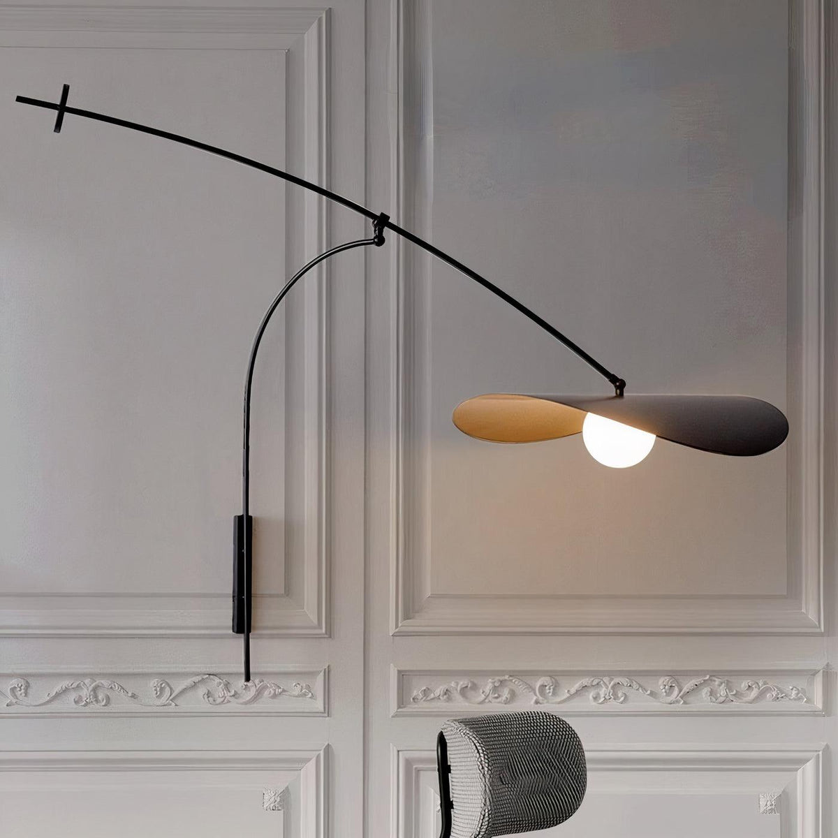 Tirove wandlamp van glas in minimalistisch ontwerp