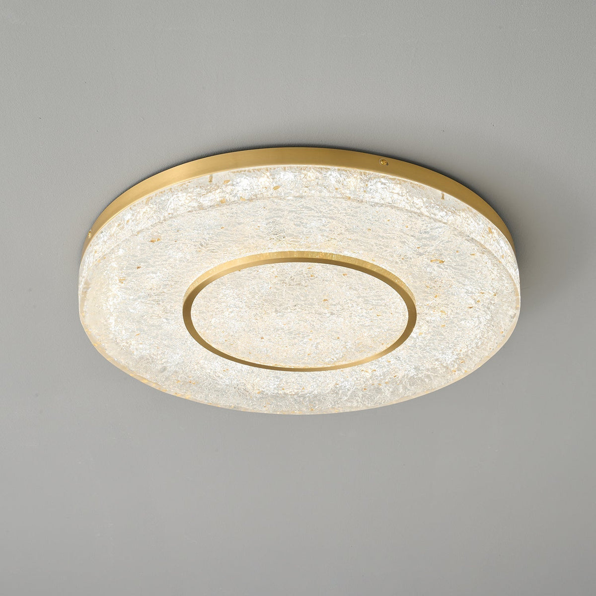 Auraora plafondlamp met mysterieuze cirkel van messing en hars