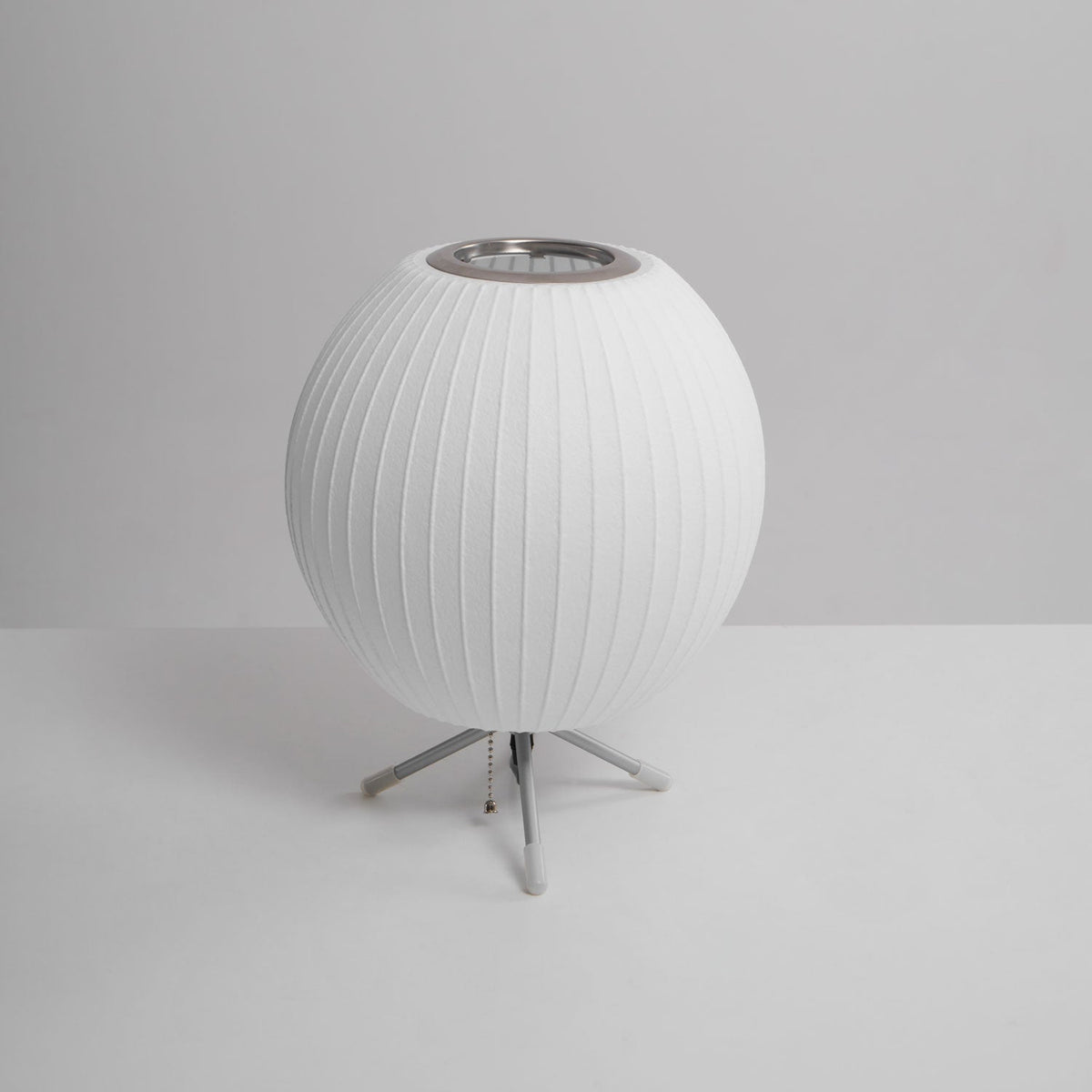 Rostix tafellamp van staal in minimalistisch industrieel ontwerp