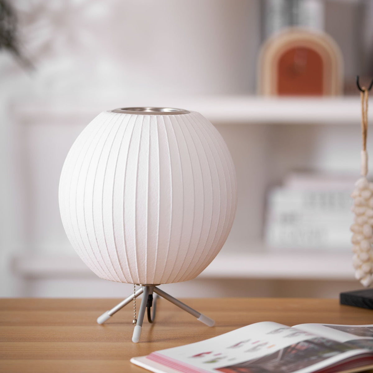 Rostix tafellamp van staal in minimalistisch industrieel ontwerp