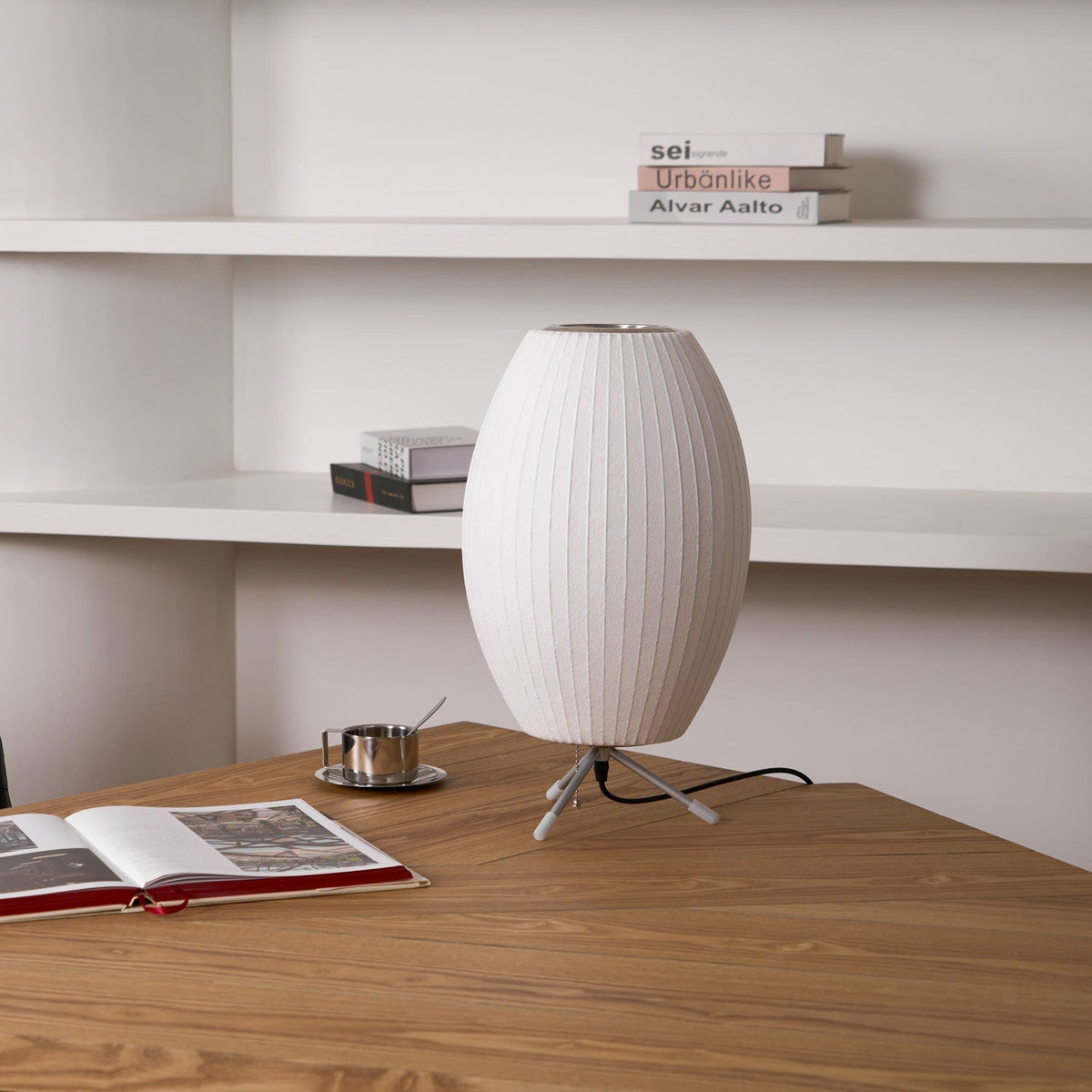 Rostix tafellamp van staal in minimalistisch industrieel ontwerp