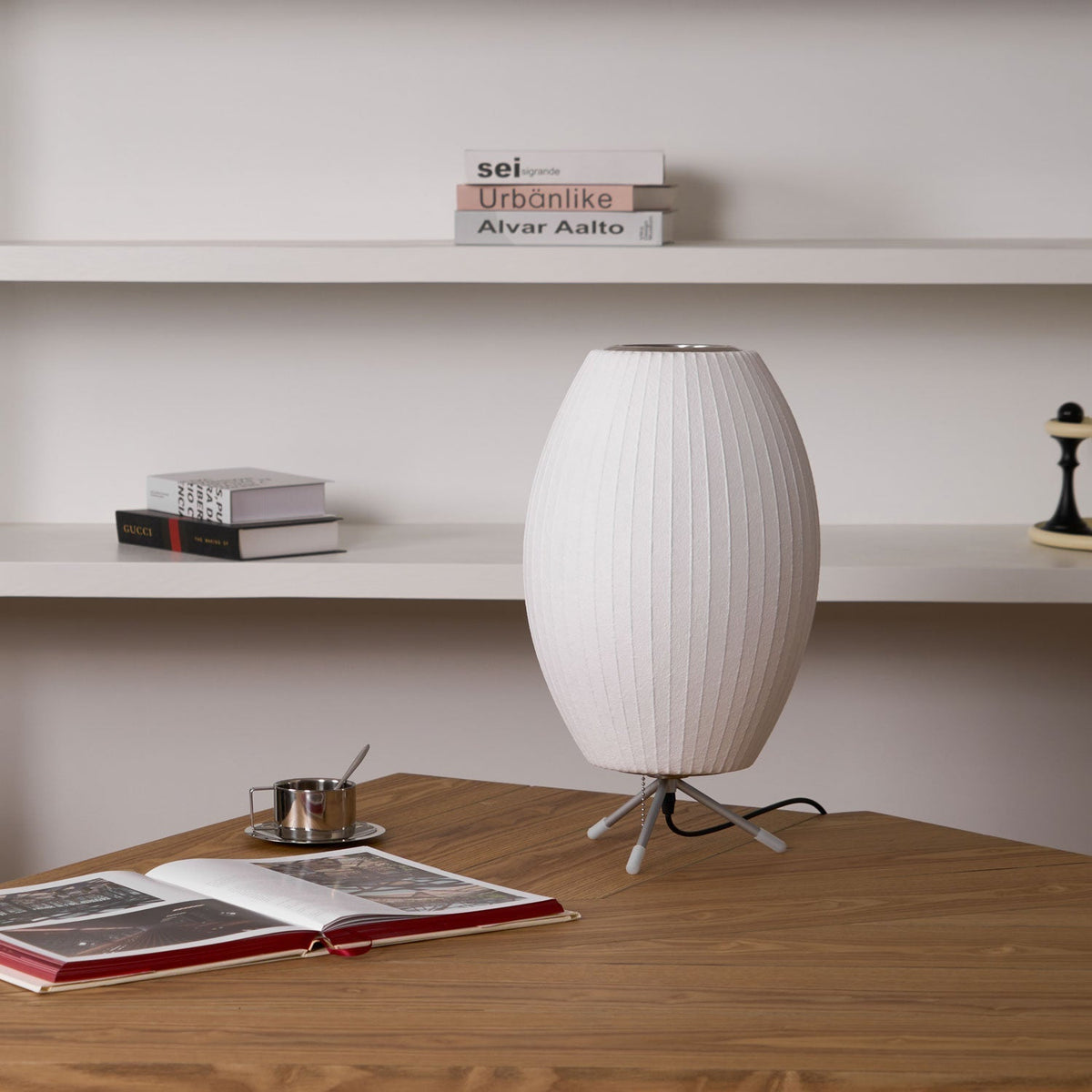 Rostix tafellamp van staal in minimalistisch industrieel ontwerp