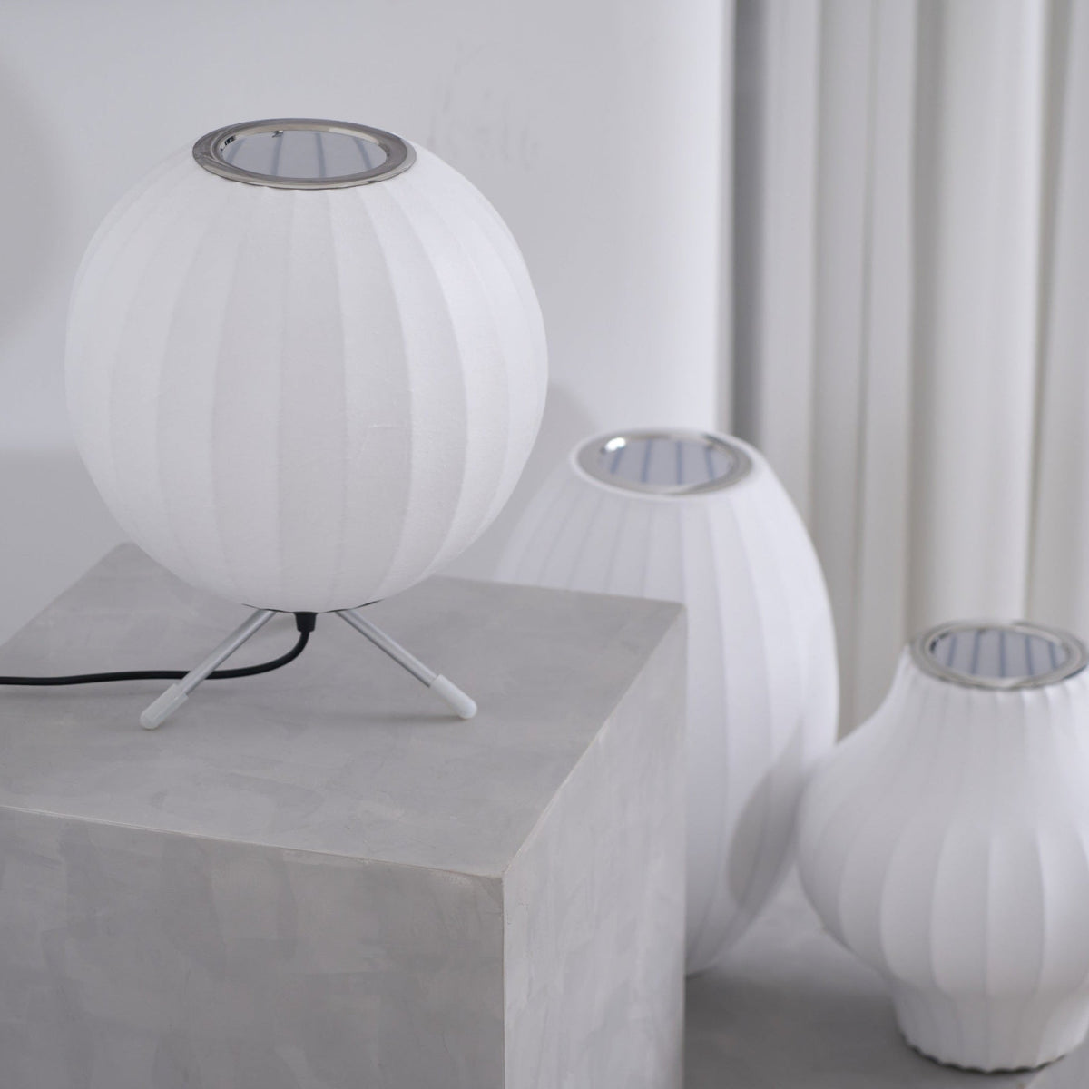 Rostix tafellamp van staal in minimalistisch industrieel ontwerp