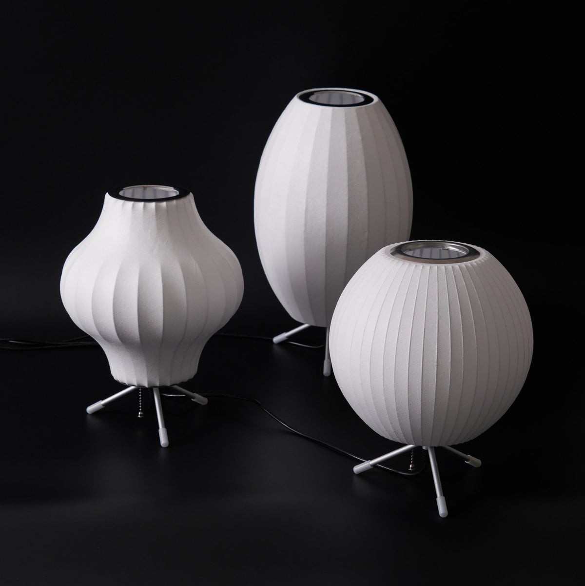 Rostix tafellamp van staal in minimalistisch industrieel ontwerp