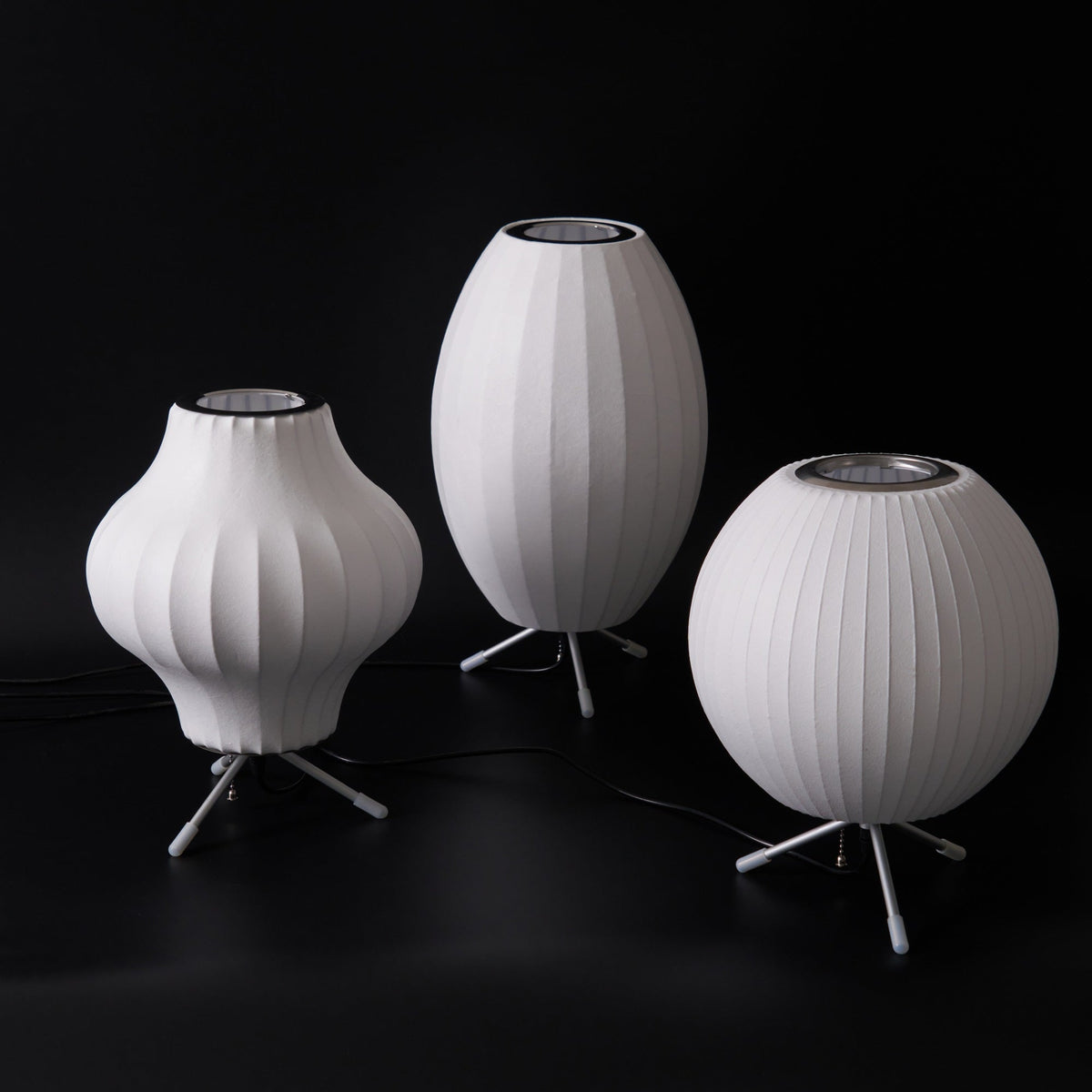 Rostix tafellamp van staal in minimalistisch industrieel ontwerp