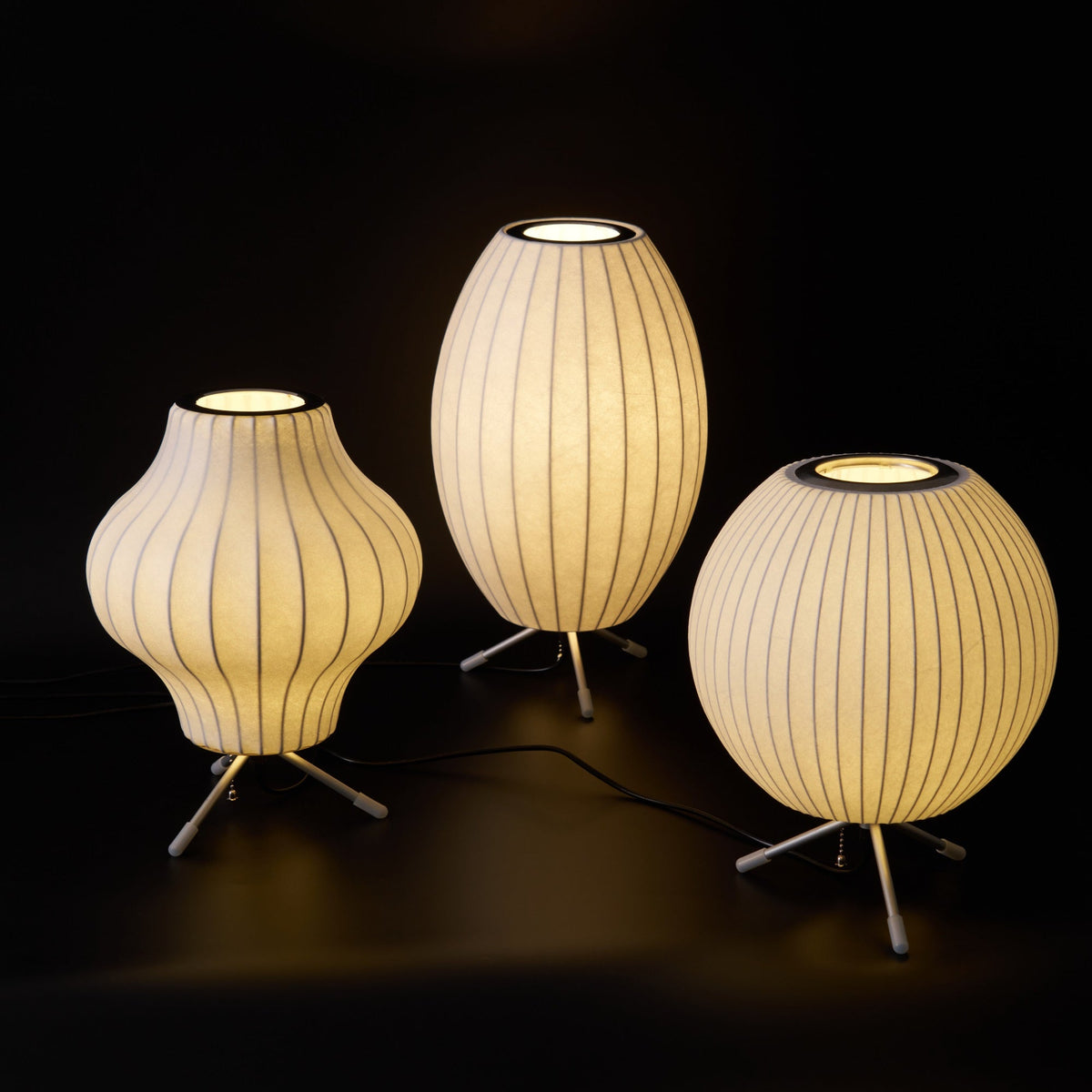 Rostix tafellamp van staal in minimalistisch industrieel ontwerp