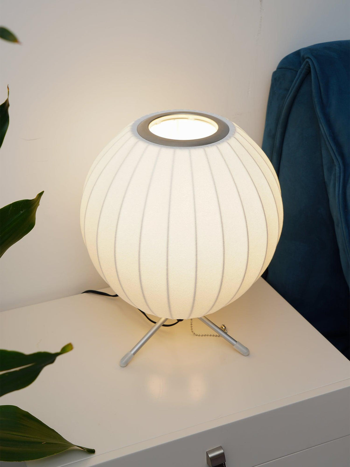 Rostix tafellamp van staal in minimalistisch industrieel ontwerp