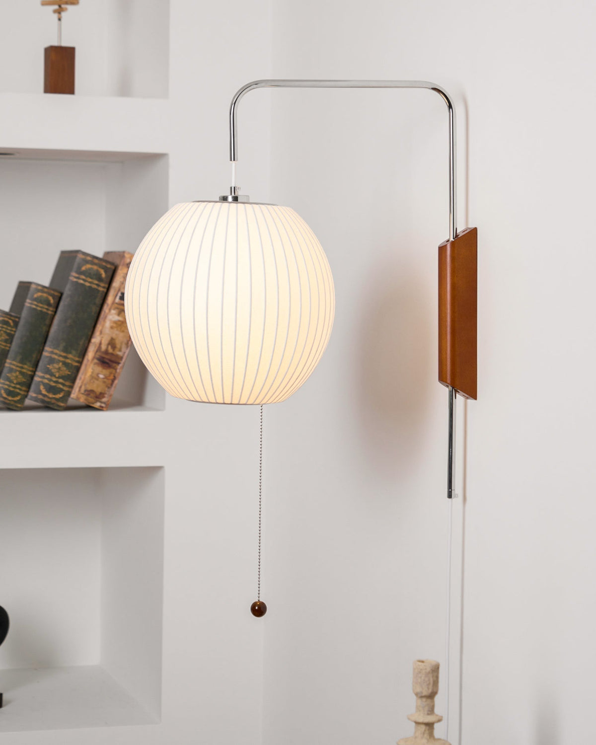 Aldinira wandlamp walnoot bal