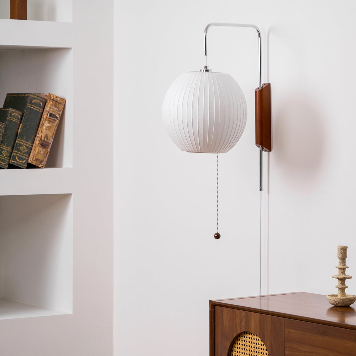 Aldinira wandlamp walnoot bal