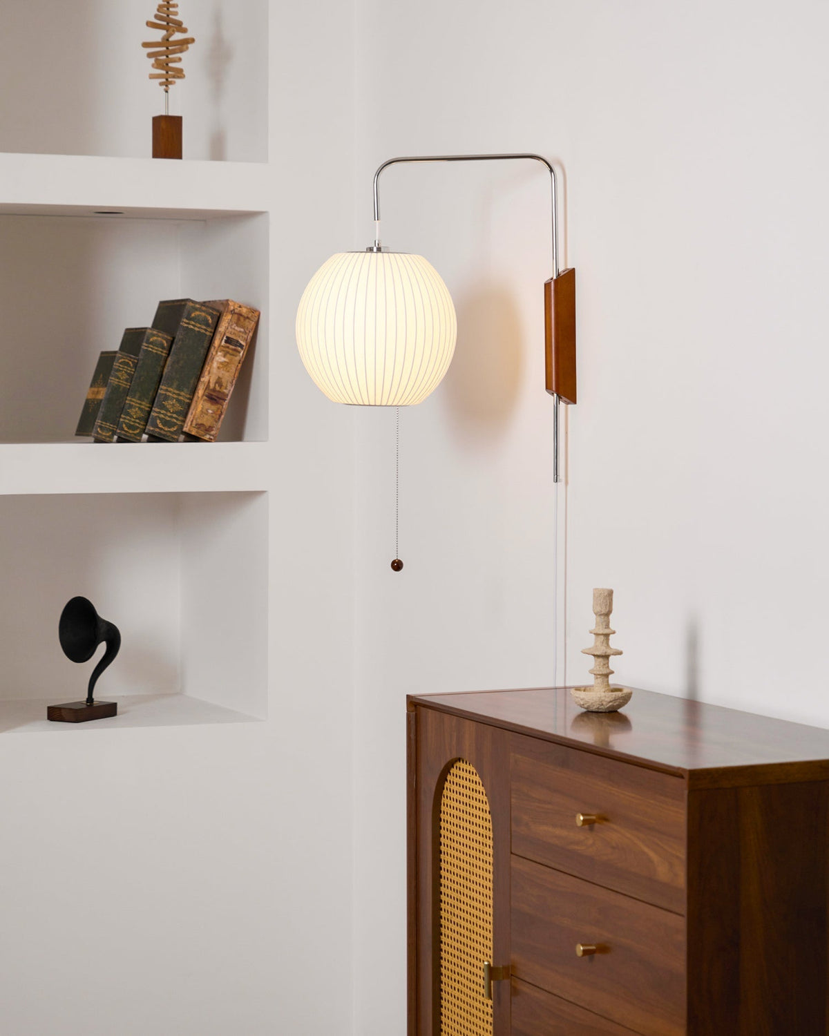 Aldinira wandlamp walnoot bal