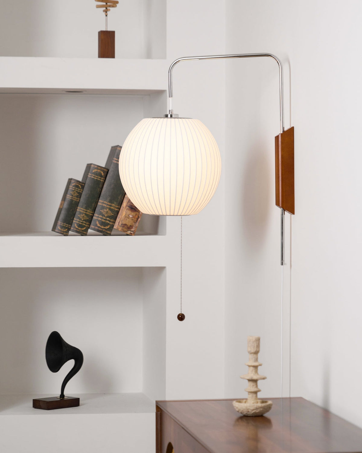 Aldinira wandlamp walnoot bal