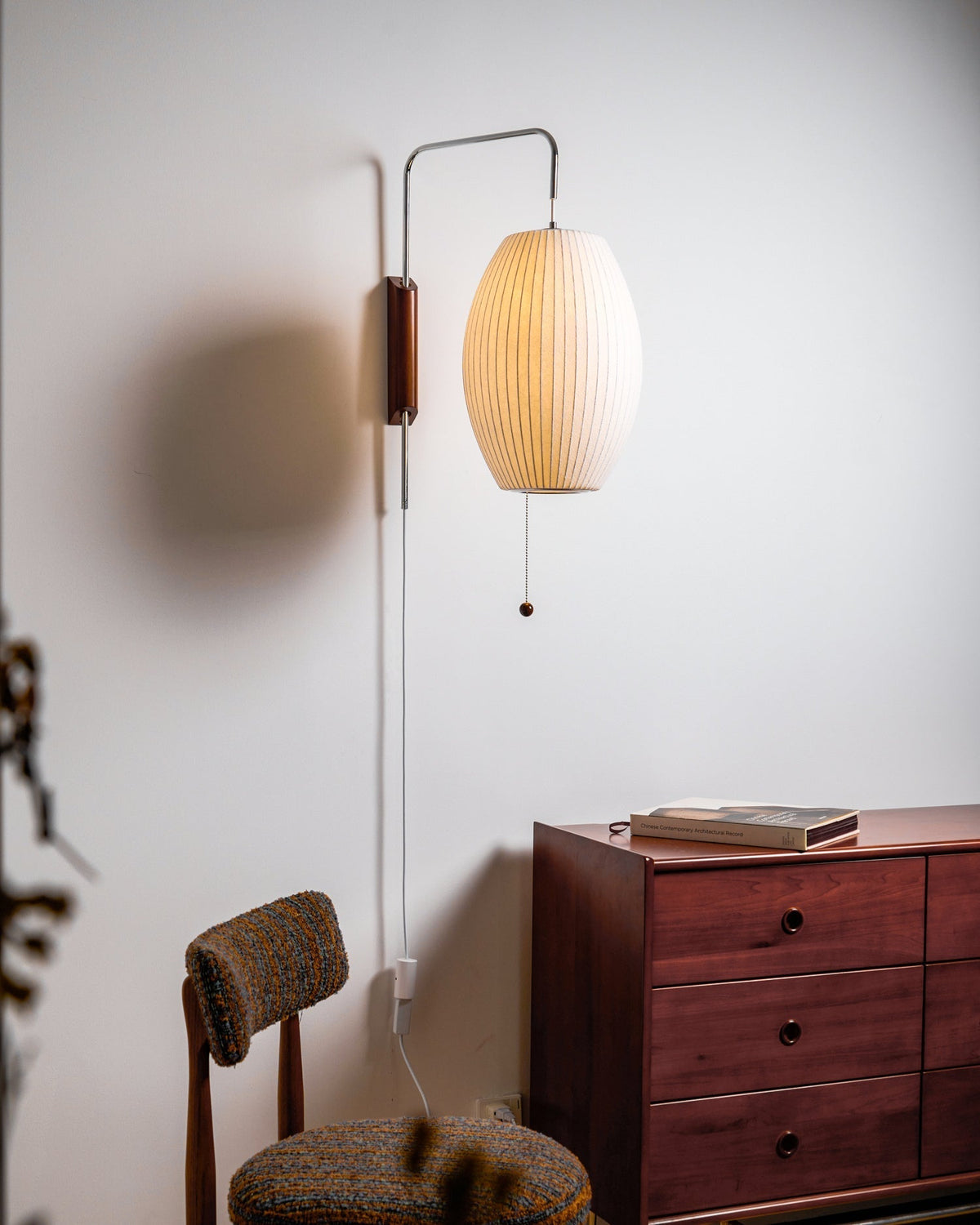 Aldinira wandlamp walnoot bal