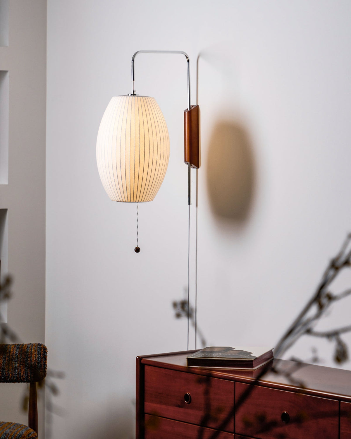 Aldinira wandlamp walnoot bal