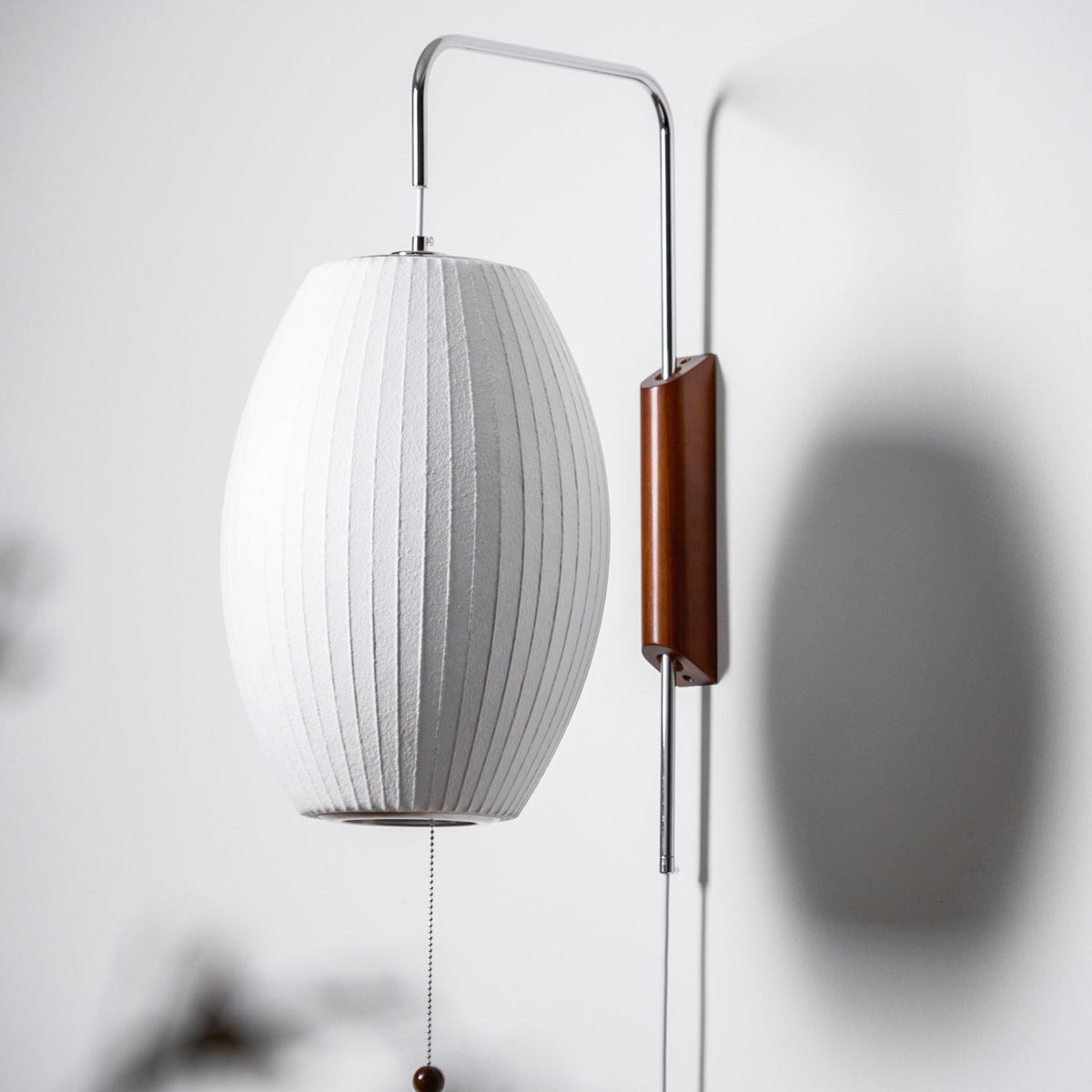Aldinira wandlamp walnoot bal